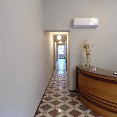 Nuova Aurora Rent 招待所 4*