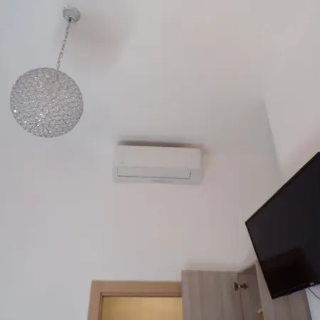 招待所 Nuova Aurora Rent 洛卡卢美拉