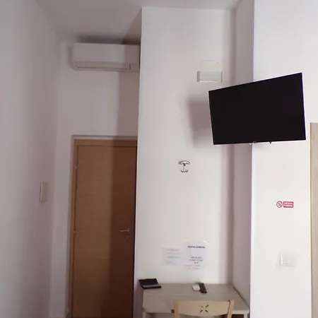 Pensión Nuova Aurora Rent *