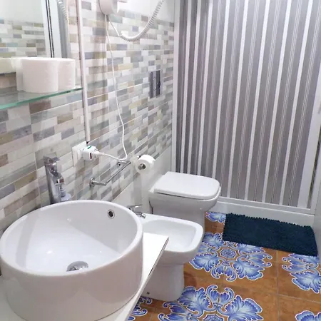 Nuova Aurora Rent 招待所 4*